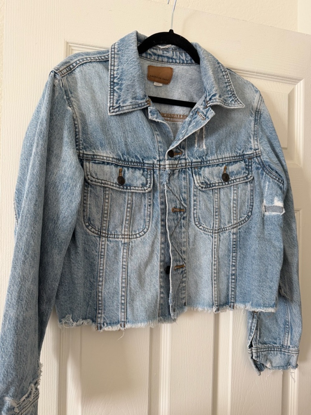 American Eagle Cropped Light Wash Denim Jacket - Blue